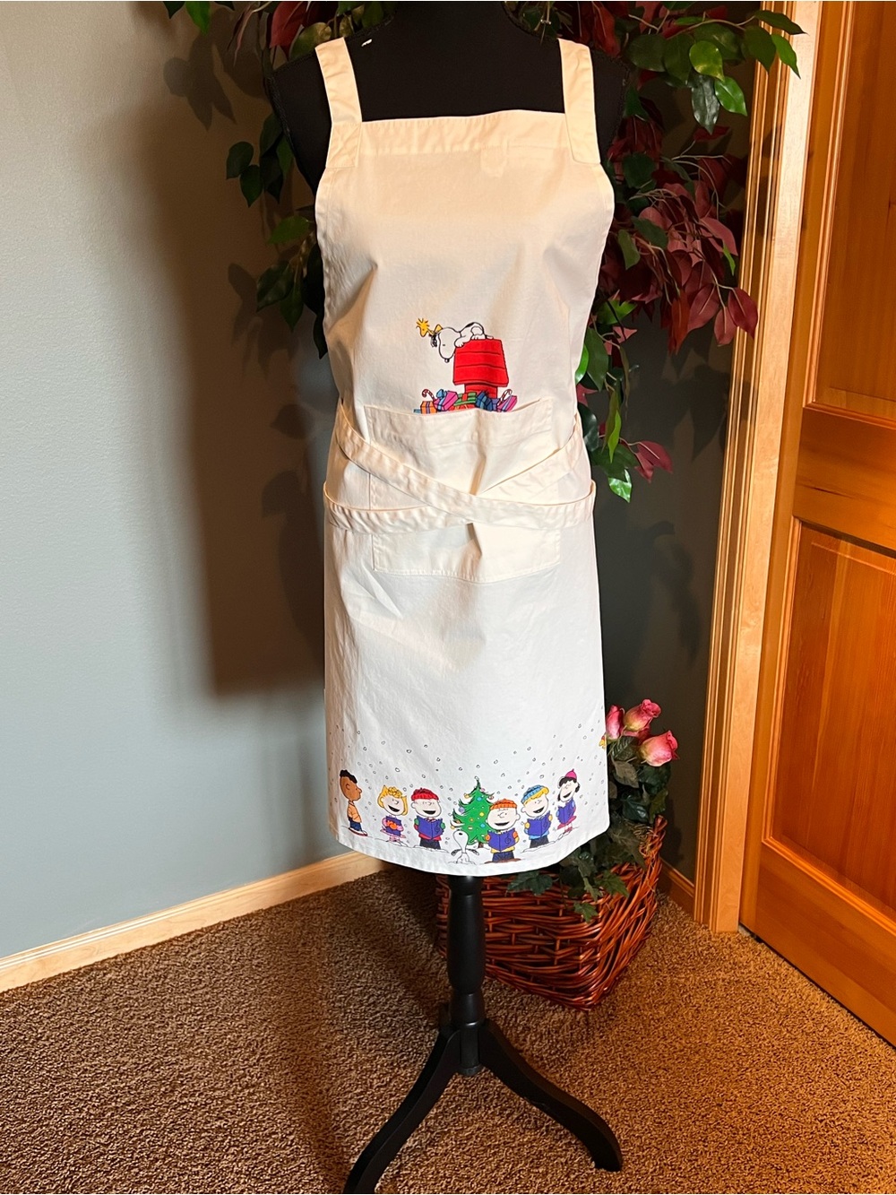 Peanuts Christmas Themed Off-White Apron from The Vermont Country Store - Picture 2 of 7